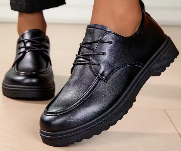 Chaussures Oxford Noires Brillantes pour Femmes