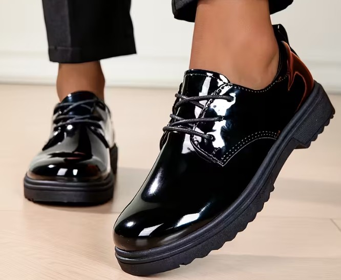 Chaussures noires brillantes